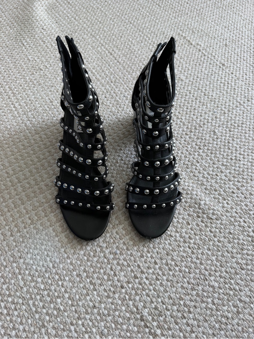 STEVE MADDEN stud chunky heel sandal